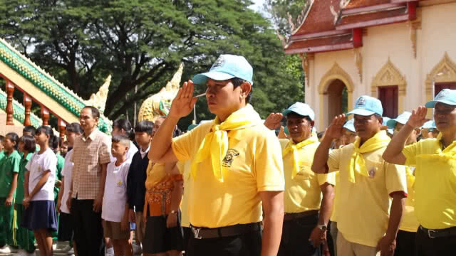 จิตอาสาชาวน้ำพองร่วมกันพัฒนาหมู่บ้านเฉลิมพระเกียรติ (มีคลิป)