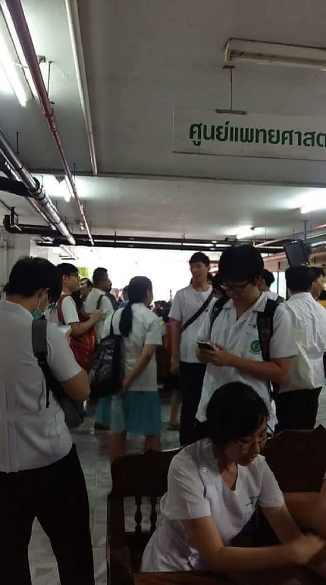 หมอ พยาบาลแตกตื่น อพยพคนไข้หนีอลหม่าน!! ไฟไหม้สายไฟฟ้าแรงสูง รพ.