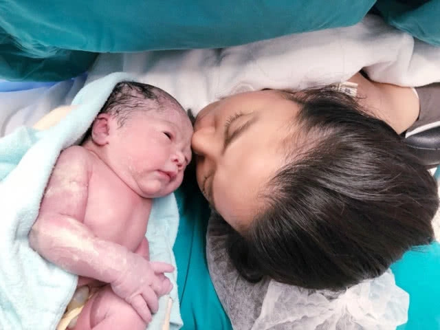 "โบว์ เอเอฟ5" คลอดลูกสาวแล้ว