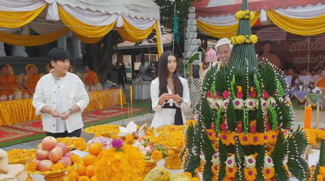 เบลล่า ร่วมหล่อพระรูป สมเด็จพระนารายณ์มหาราช ที่สมุทรสาคร (ชมภาพชุด)