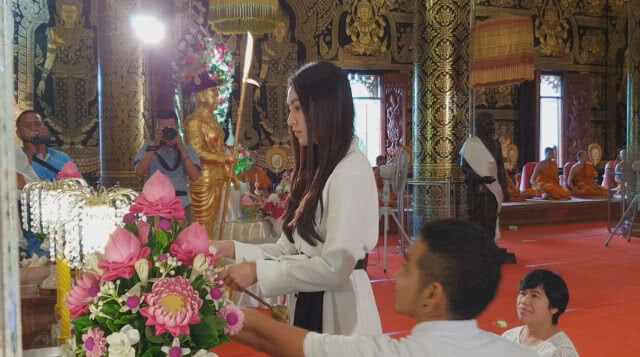 เบลล่า ร่วมหล่อพระรูป สมเด็จพระนารายณ์มหาราช ที่สมุทรสาคร (ชมภาพชุด)