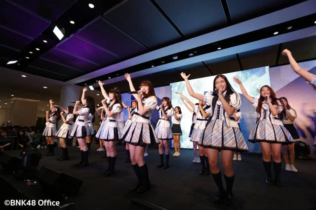 ย้อนชมบรรยากาศ วันเดบิ๊วท์ BNK 48 รุ่นแรก