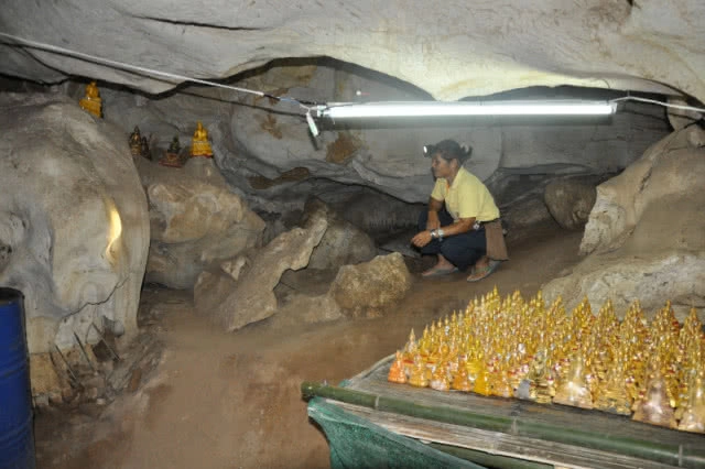 Unseen เมืองไทย!! ทำบุญ สักการะ ไหว้พระ 5,000 องค์ ลงถ้ำศรีธน