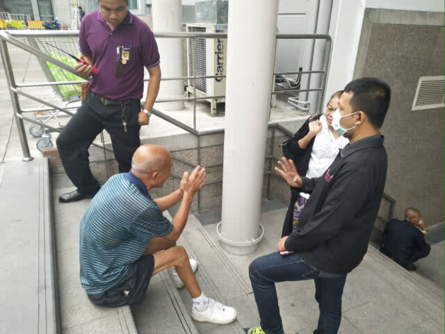ตำรวจบางซื่อ-เจ้าหน้าที่พม.รวบขอทานชาวจีน ย่านสะพานควาย