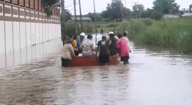พายุฝนถล่ม! ชายแดน-แม่น้ำเมยใกล้ล้นตลิ่ง  (มีคลิป)