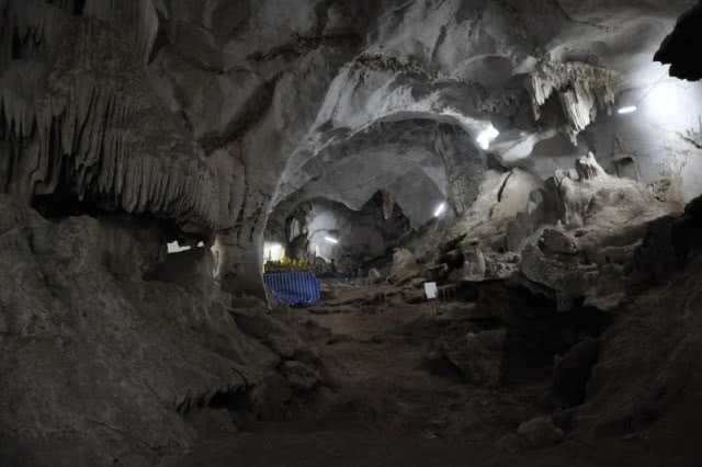 Unseen เมืองไทย!! ทำบุญ สักการะ ไหว้พระ 5,000 องค์ ลงถ้ำศรีธน