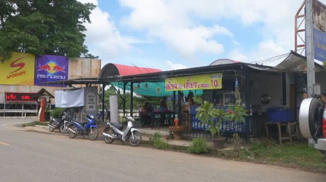 "ก๋วยเตี๋ยวสิบเอก" ที่พิจิตร - แค่ 10 บาทก็อิ่มได้ (ชมคลิป)