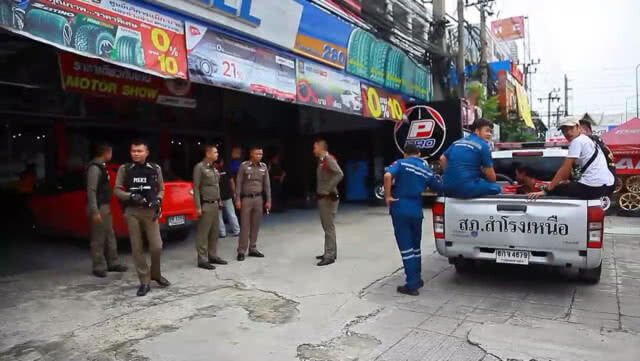 หนุ่มเก็บของเก่าเพี้ยนปีนระเบียงชั้น 4 ร้านยางรถยนต์ อ้างขึ้นไปถ่ายวิว