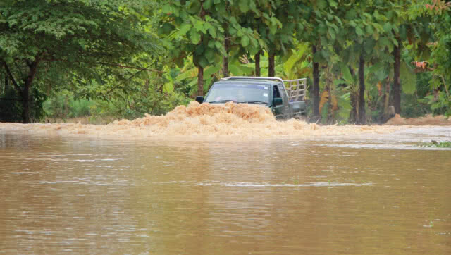 ปภ.เฝ้าระวังน้ำป่า "อ.นครไทย" ฝนยังตกต่อเนื่อง (มีคลิป)