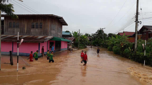 ปภ.เฝ้าระวังน้ำป่า "อ.นครไทย" ฝนยังตกต่อเนื่อง (มีคลิป)
