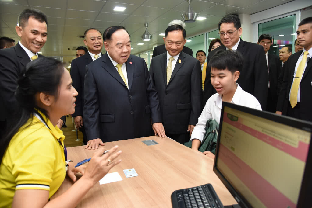 "บิ๊กป้อม"ได้ฤกษ์เปิด11ศูนย์จ็อบเรดี้เซ็นเตอร์ ช่วยป.ตรีมีงานทำ