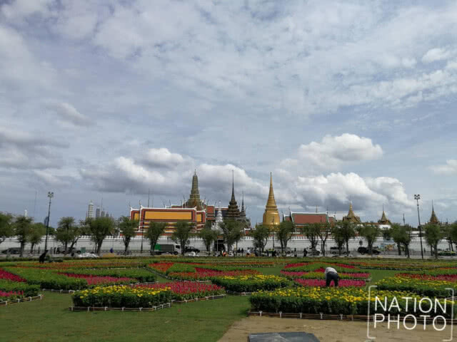 สมพระเกียรติ! ปรับภูมิทัศน์ท้องสนามหลวงเตรียมงานวันเฉลิมพระชนมพรรษาสมเด็จพระเจ้าอยู่หัว (ชมภาพชุด)