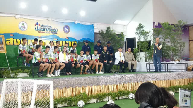 "11 หมูป่า" เตรียมบวชให้ "จ่าแซม"