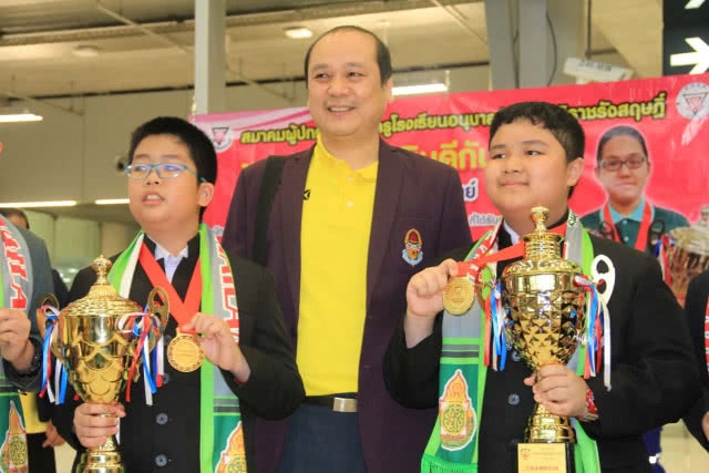 ต้อนรับนักเรียนไทยคว้า 15 รางวัลแข่งคณิตศาสตร์โลก