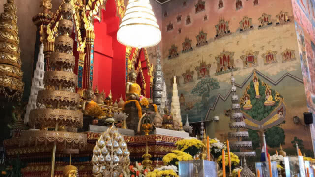 แห่ไหว้-เช่า หลวงพ่อพระใสรุ่นฟ้าผ่าไม่ตาย