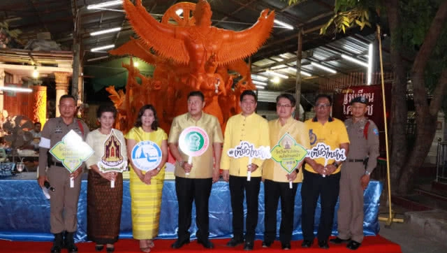 สีสันแห่เทียนโคราช ปั้นหุ่นฮีโร่ช่วยทีมหมูป่า-"นายกตู่" ปั่นจักรยานสามล้อ