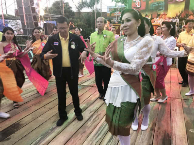 คึกคัก!! งานทุเรียนภูเขาไฟลูกสุดท้ายชายแดนขุนหาญ
