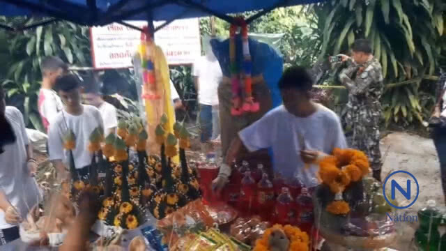 (คลิป) 13หมูป่า"ขอขมา"สิ่งศักดิ์สิทธิ์ถ้ำหลวง