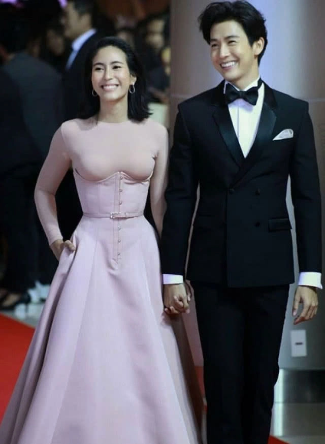 "จุ๋ย" เมินดราม่า ชุดรัดแน่นอก!!! เข้าใจดีไซน์เนอร์แบรนด์ดัง