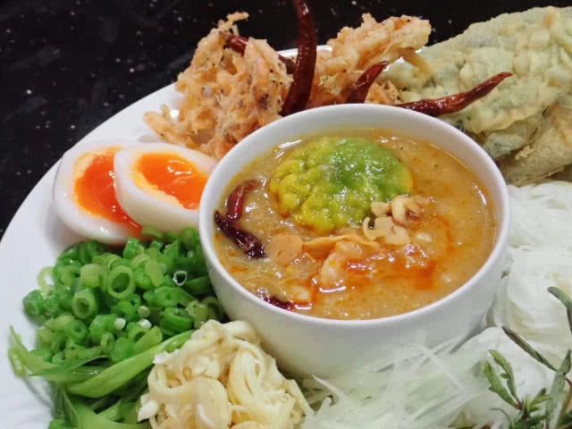 ครัวน้าคม : ขนมจีนน้ำพริกชาววัง สูตรจากโรงเรียนการอาหารไทย MSC โดยเชฟชุมพล แจ้งไพร