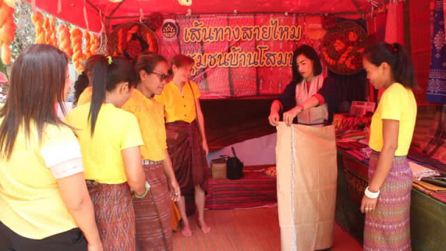 นทท.ร่วมสัมผัสมนต์เสน่ห์วิถีชีวิตคนกับช้างช็อปของดีโอทอป นวัตวิถี 85 ชุมชน