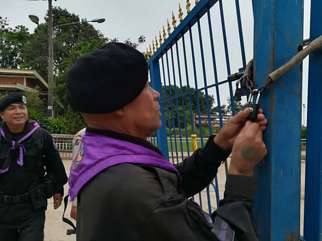 ชายแดน"สะงำ"คึกคักเขมรแห่ซื้อสินค้าไทยรับการเลือกตั้งกัมพูชา