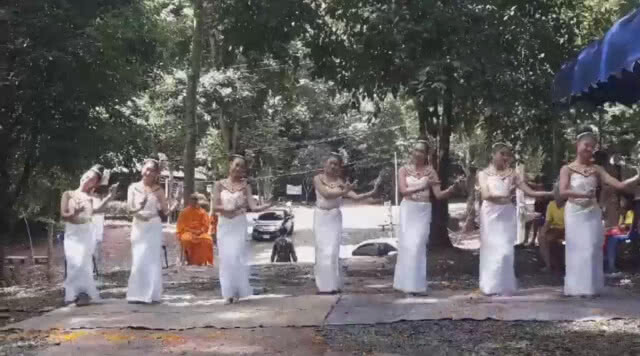 "13 หมูป่า" ขอขมาสิ่งศักดิ์สิทธิ์ถ้ำหลวงฯ  (ชมคลิป)
