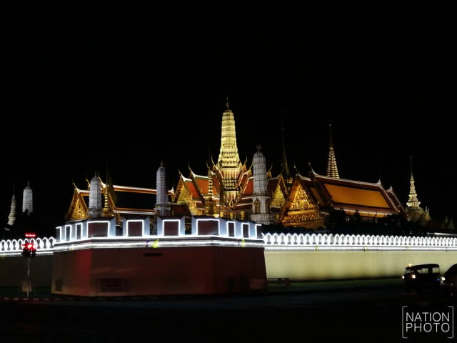 ประดับไฟรอบพระบรมมหาราชวัง สว่างไสวสวยงามมาก