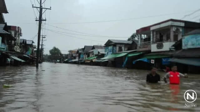 น้ำเมยยังสูง ท่วมบ้านคนงานสร้างด่านไทย-เมียนมาร์