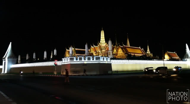 ประดับไฟรอบพระบรมมหาราชวัง สว่างไสวสวยงามมาก