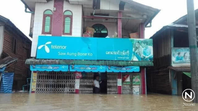 น้ำเมยยังสูง ท่วมบ้านคนงานสร้างด่านไทย-เมียนมาร์