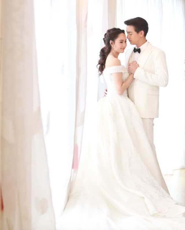 "เจมส์ จิ" ทนไม่ไหว!!! รีบเปิดตัวชุดแต่งงานสุดหวาน