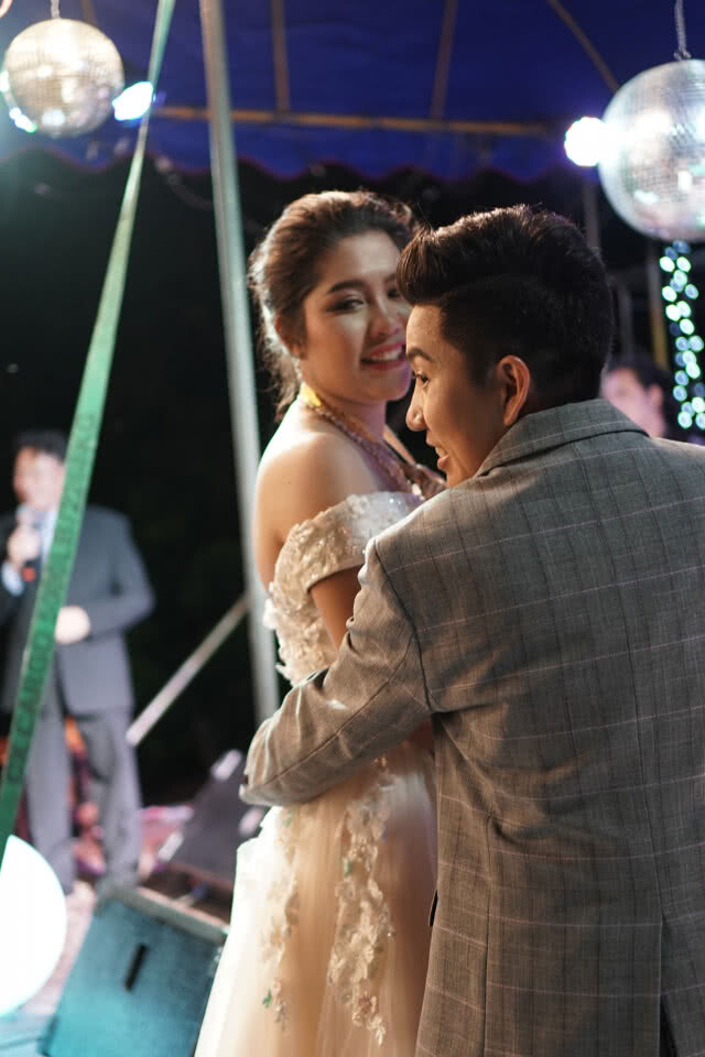 'สาวหล่อจัดงานแต่งหญิง' สุดยิ่งใหญ่ พร้อมสินสอดมากกว่าครึ่งล้าน
