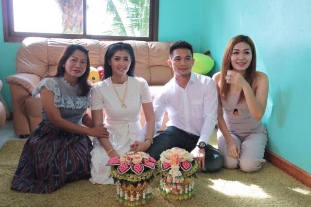 สุดปลื้ม! "เจ้าแหลม" หมั้น "จ่ามดแดง" 5 แสน ทอง 5 บาท