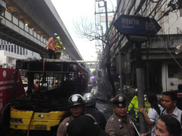 ไฟไหม้รถเมล์ปรับอากาศ สาย 48 ย่านปากซอยสุขุมวิท 95 วอดทั้งคัน(มีคลิป)