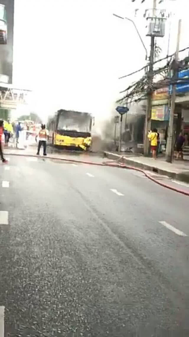 ไฟไหม้รถเมล์ปรับอากาศ สาย 48 ย่านปากซอยสุขุมวิท 95 วอดทั้งคัน(มีคลิป)