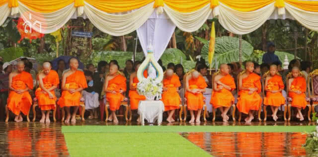 สุดตื้นตัน! "หมอภาคย์" ก้มกราบ "พระเอก"