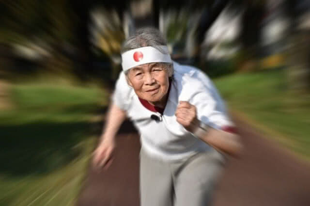 คุณย่าทวดญี่ปุ่นดังพลุแตก! ด้วยภาพสุดฮา