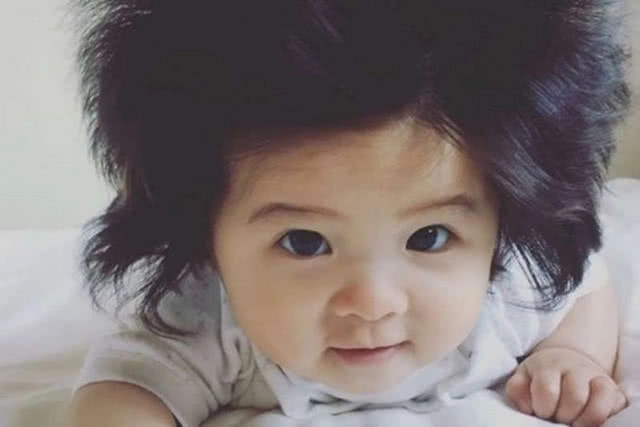 ทารกหญิงญี่ปุ่นผมสุดดก เป็นเน็ตไอดอลด้วยวัยเพียง 6 เดือน