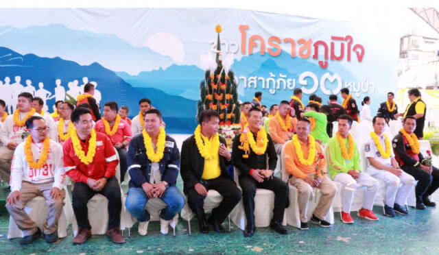 ชาวโคราช กว่า 5 พันแห่ต้อนรับ "หมอภาคย์" ฮีโร่กู้ภัย