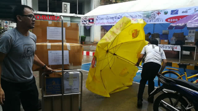 น้ำใจชาวขอนแก่นล้นหลาม!! บริจาคสิ่งของช่วยผู้ประสบภัย