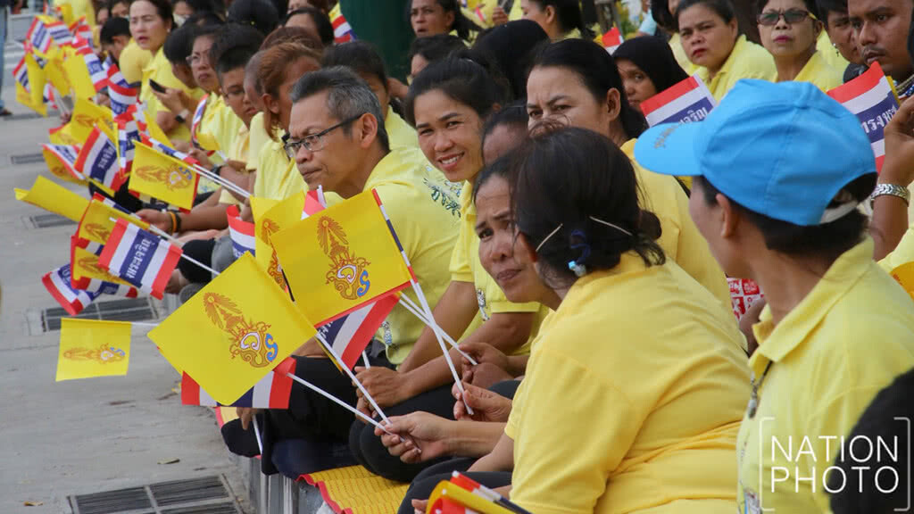 ประชาชนเฝ้ารับเสด็จ สมเด็จพระเจ้าอยู่หัว ประชาชนเฝ้ารับเสด็จ สมเด็จพระเจ้าอยู่หัว