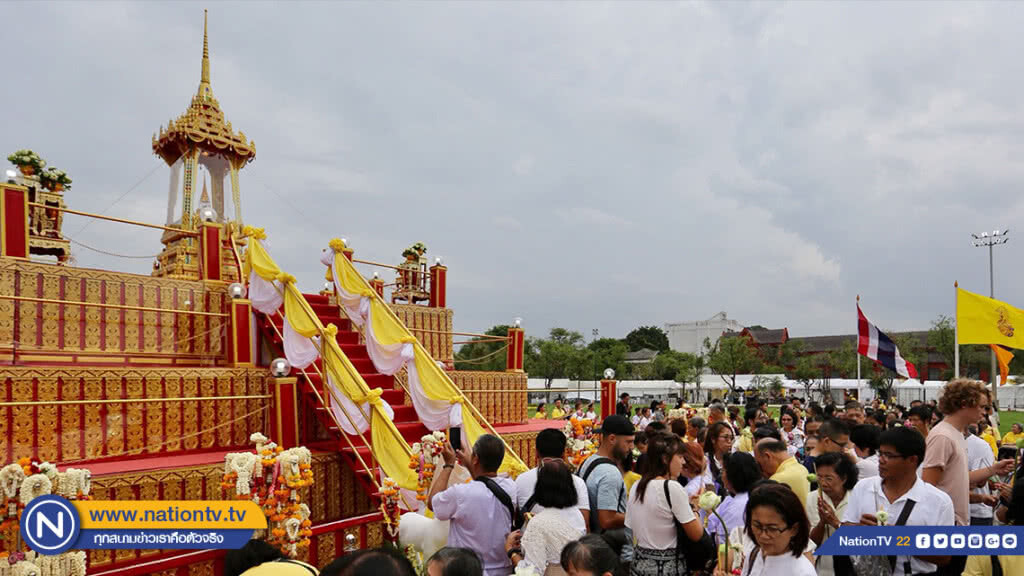 ประชาชนร่วมเวียนเทียน ณ มณฑลพิธีท้องสนามหลวง ประชาชนร่วมเวียนเทียน ณ มณฑลพิธีท้องสนามหลวง