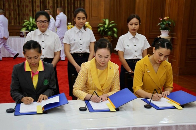 นักเรียนทุนพระราชทานซาบซึ้งในพระมหากรุณาธิคุณในหลวง ร.10