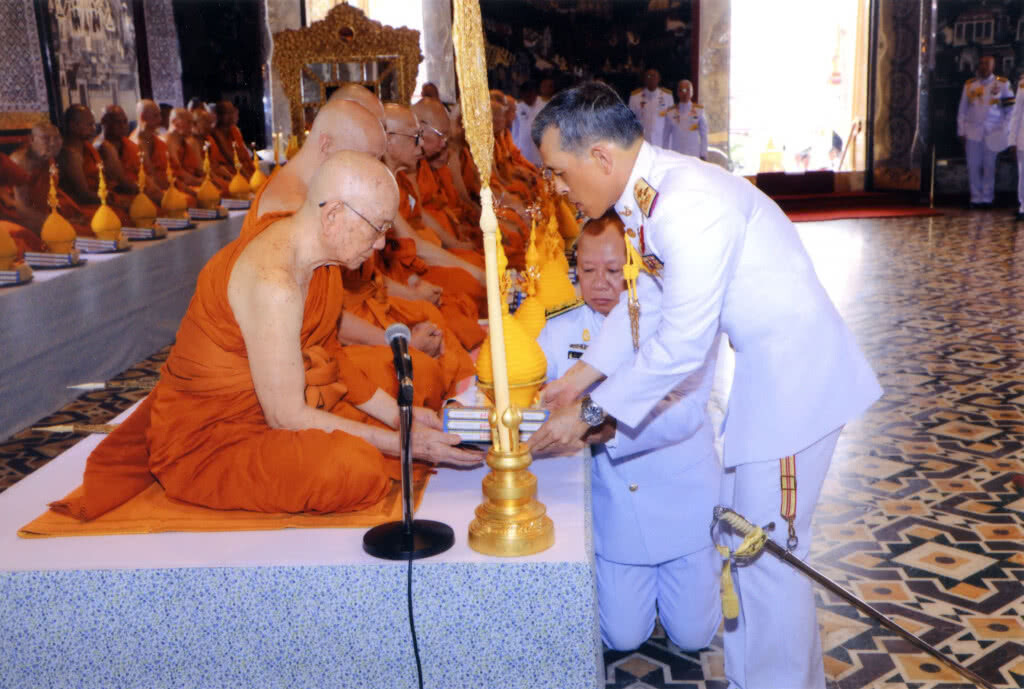 "ในหลวง" ทรงบำเพ็ญพระราชกุศลอาสาฬหบูชา