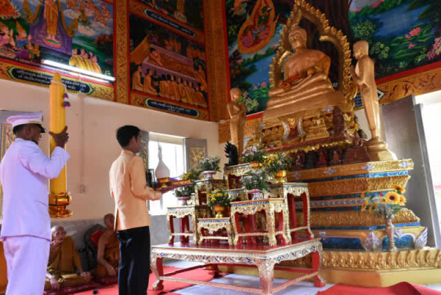 พระองค์โสมฯ ประทานต้นเทียนพรรษา แก่วัดชายแดน ไทย-กัมพูชา