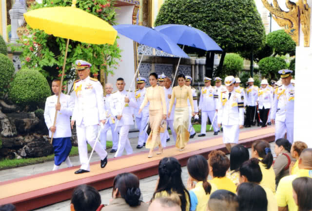 "ในหลวง" ทรงบำเพ็ญพระราชกุศลอาสาฬหบูชา