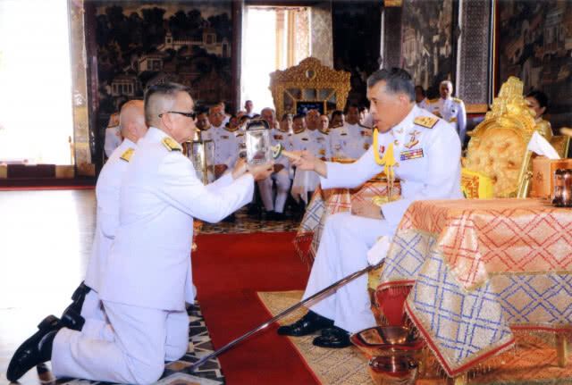 "ในหลวง" ทรงบำเพ็ญพระราชกุศลอาสาฬหบูชา