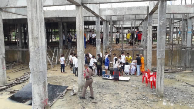 นั่งร้านก่อสร้างหอระฆัง วัดป่าอุบลแก้ว พังถล่ม! บาดเจ็บกว่า 28 ราย