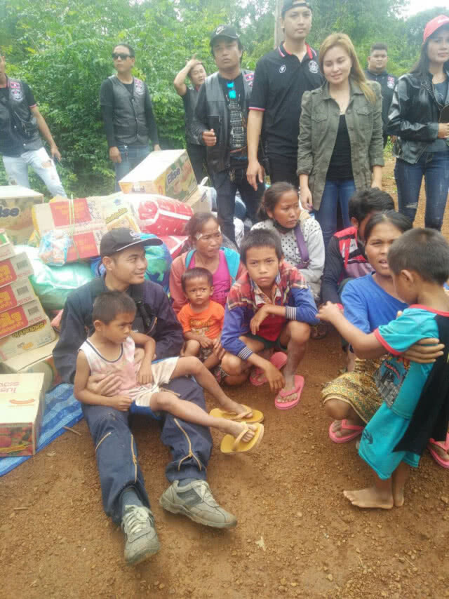 ทีมกู้ภัยไทยเผย บ้านหินลาด บ้านท่าหิน แขวงอัตตะปืออ่วมสุด น้ำมิดหลังคาบ้าน